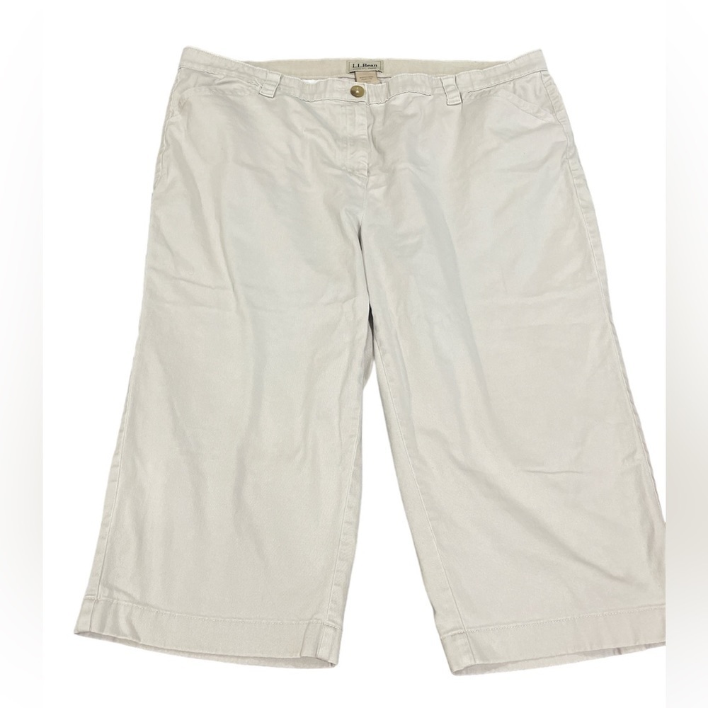 LL Bean classic straight leg khaki capri